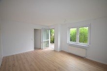 Wohnen Renovierte 2-ZW mit Terrasse, Gartenanteil, EBK und TG-Stellplatz in sch�ner Wohnlage
