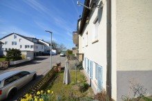 Hausansicht - Sackgasse Feldrandlage: Charmantes Zweifamilienhaus in absolut ruhiger Wohnlage in Ostfildern-Nellingen