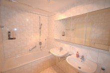Badezimmer Renovierte 2-ZW mit Terrasse, Gartenanteil, EBK und TG-Stellplatz in sch�ner Wohnlage