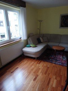 Wohnzimmer Vermietete 4-ZW mit Balkon und gro�em Gemeinschaftsgarten in Stuttgart-Wangen