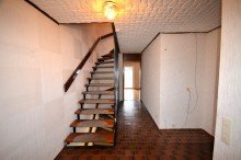 Flur EG Terrassenhaus mit Neckarblick und Garage in einer Sackgasse in Neckarrems