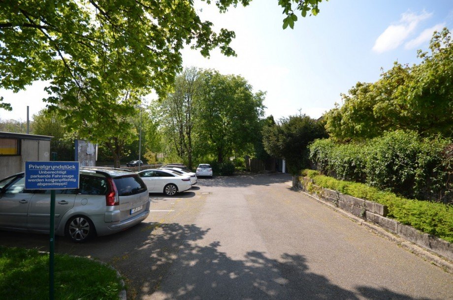 Au�enstellpl�tze vorm Haus Etagenwohnung Waiblingen
