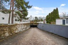 Einfahrt Tiefgarage Charmanter Reihenbungalow mit gro�em Atrium in ruhiger Sackgassenlage von Stuttgart-Sillenbuch