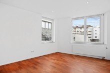 Zimmer 2 Tolle Citywohnung mit Balkon in diskreter Innenhoflage