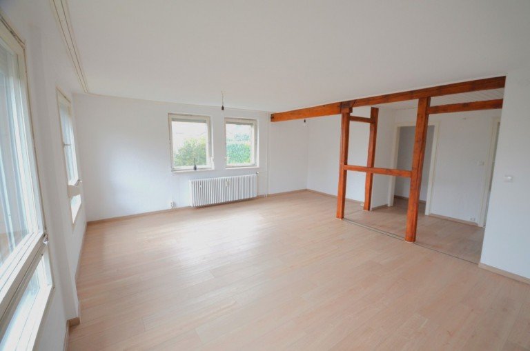 Wohnzimmer Waiblingen Etagenwohnung Helle 4,5-Zimmerwohnung mit Einbauk�che in begehrter Wohnlage in Waiblingen-Neustadt