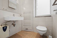 WC zu Zimmer 1 Tolle Citywohnung mit Balkon in diskreter Innenhoflage