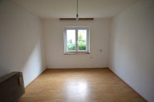 Kind 1 Handwerker aufgepasst: sanierungsbed�rftige 4-ZW mit gro�em Gemeinschaftsgarten in S-Wangen