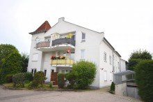 Haus Renovierte 2-ZW mit Terrasse, Gartenanteil, EBK und TG-Stellplatz in sch�ner Wohnlage