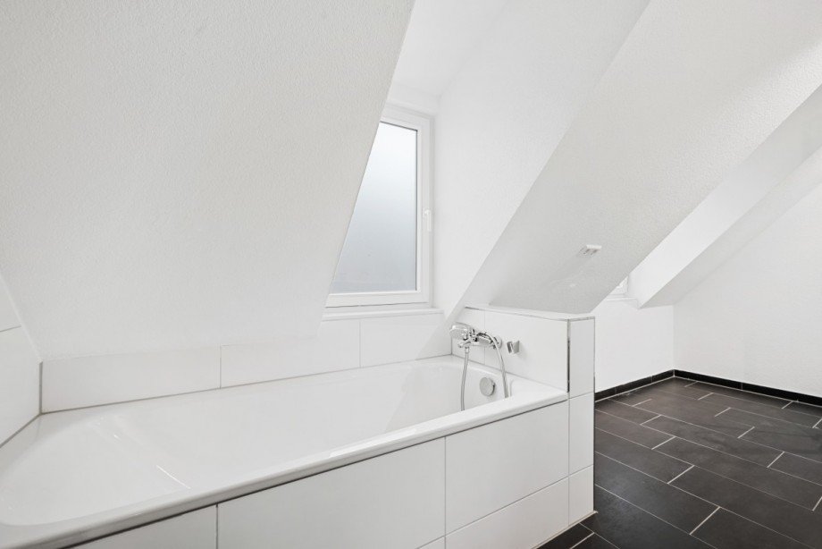 Bad Dachgeschosswohnung Besigheim