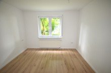 Schlafen Renovierte 2-ZW mit Terrasse, Gartenanteil, EBK und TG-Stellplatz in sch�ner Wohnlage