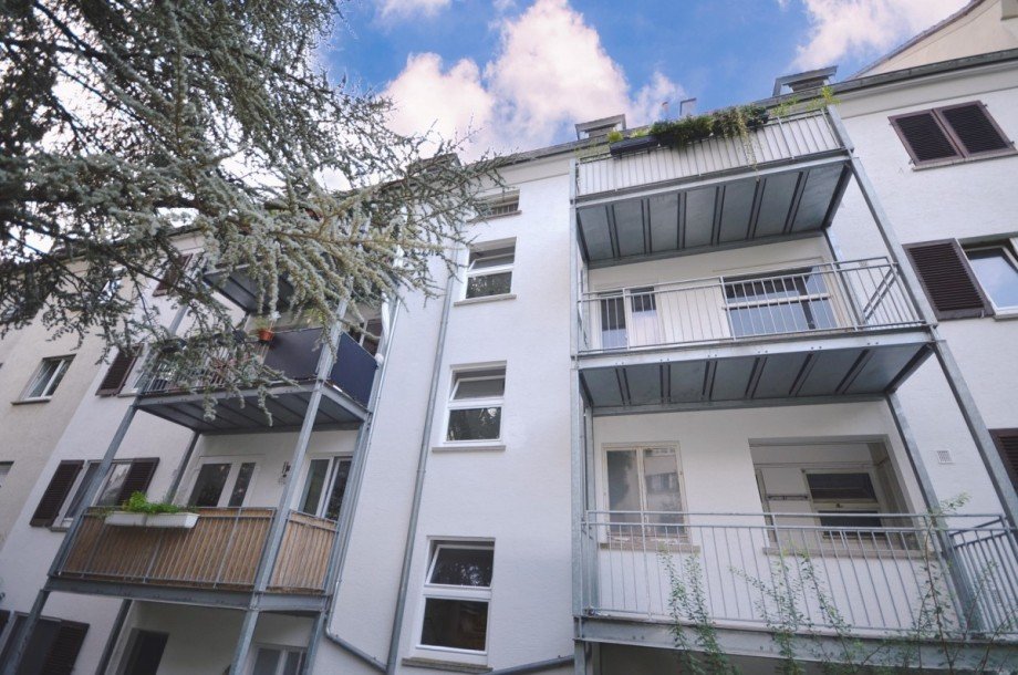 Hausansicht hinten / Balkone Wohnung Stuttgart