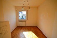 EG: Kinderzimmer Feldrandlage: Charmantes Zweifamilienhaus in absolut ruhiger Wohnlage in Ostfildern-Nellingen
