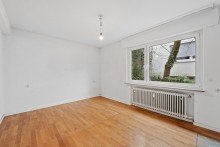 Schlafzimmer Zwei- bis Drei-Zimmer-Wohnung mit Balkon, XXL-Terrasse und Garage in Stuttgart-West