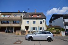 Hausansicht Feldrandlage: Charmantes Zweifamilienhaus in absolut ruhiger Wohnlage in Ostfildern-Nellingen