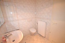 Badezimmer Renovierte 2-ZW mit Terrasse, Gartenanteil, EBK und TG-Stellplatz in sch�ner Wohnlage
